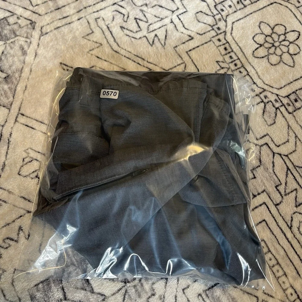 Vuori Aim Shorts Mens Medium Charcoal Grey V386 Performance Golf Travel Shorts